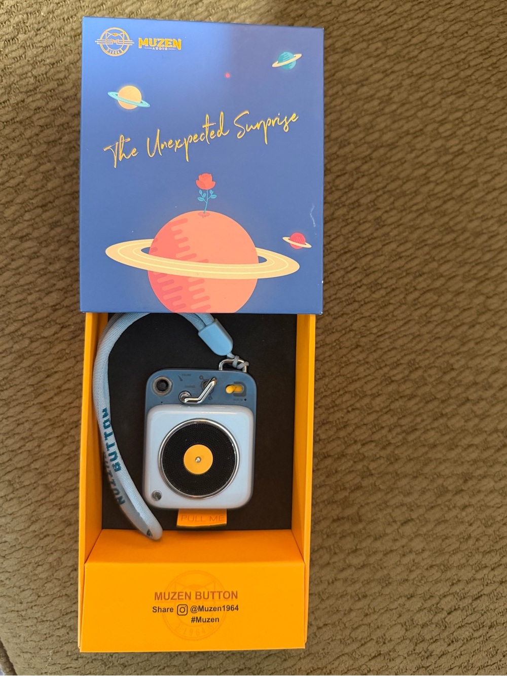 Muzen Button Portable Retro Speaker in Light Blue & Yellow